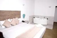 HOTEL DE PLAYA AKAS Y APARTAMENTOS PUNTA SAL - TUMBES