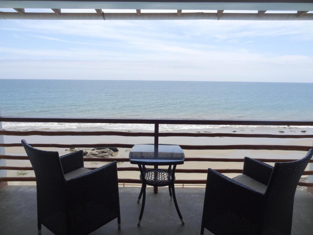 HOTEL DE PLAYA AKAS Y APARTAMENTOS PUNTA SAL - TUMBES