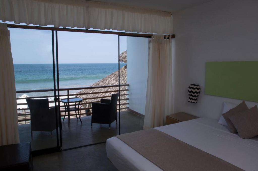 HOTEL DE PLAYA AKAS Y APARTAMENTOS PUNTA SAL - TUMBES