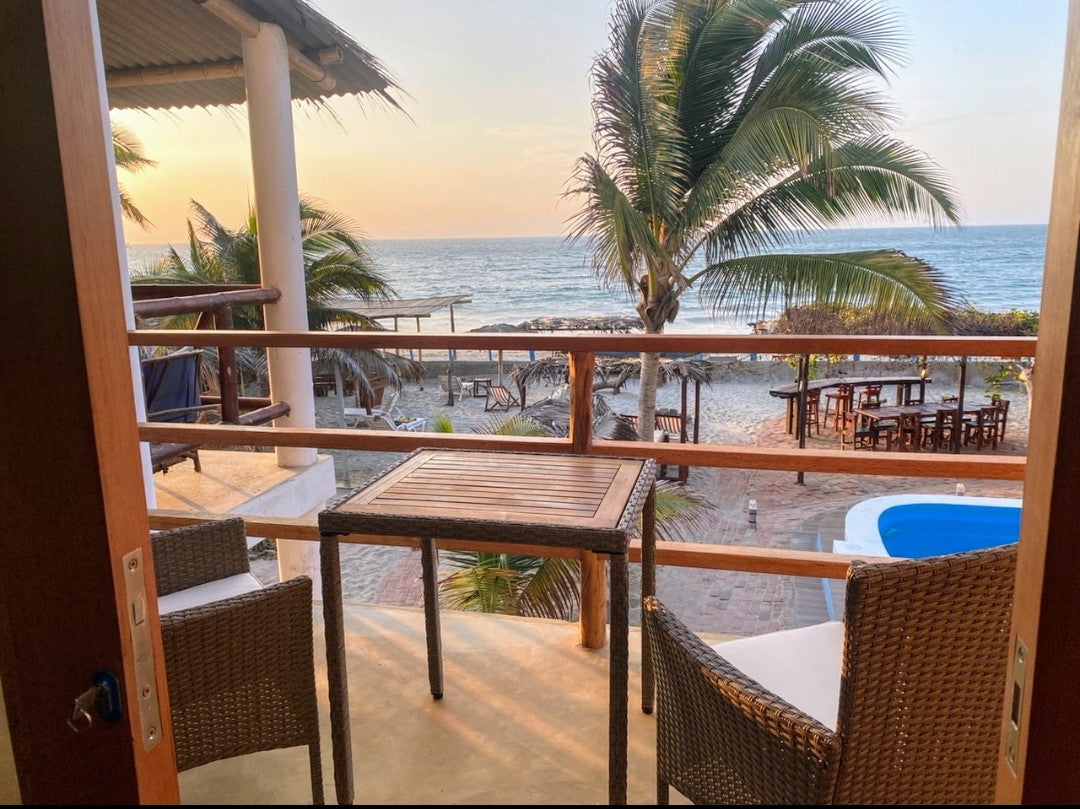 HOSPEDAJE BLUE OCEAN CON PISCINA Y RESTAURANTE VISTA AL MAR EN MANCORA