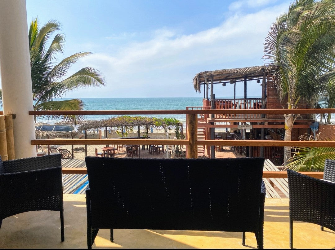 HOSPEDAJE BLUE OCEAN CON PISCINA Y RESTAURANTE VISTA AL MAR EN MANCORA