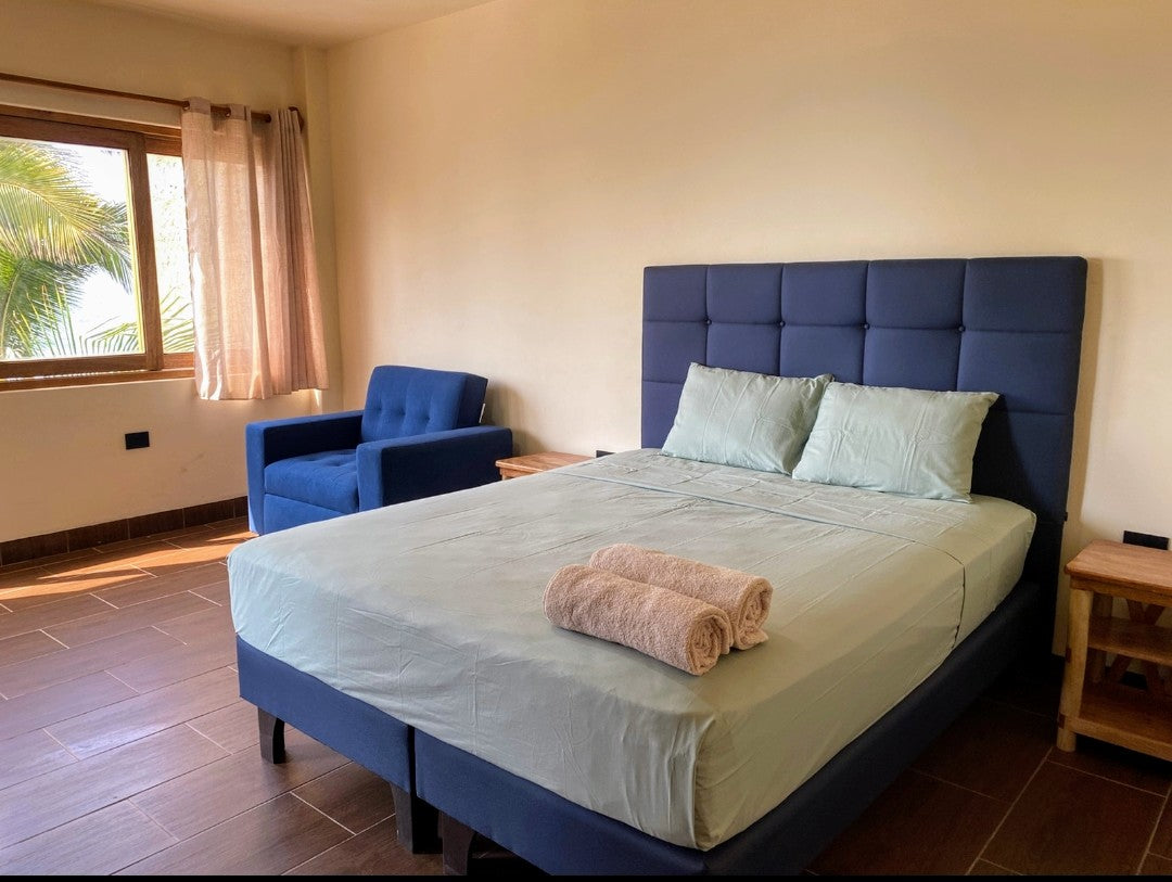 HOSPEDAJE BLUE OCEAN CON PISCINA Y RESTAURANTE VISTA AL MAR EN MANCORA