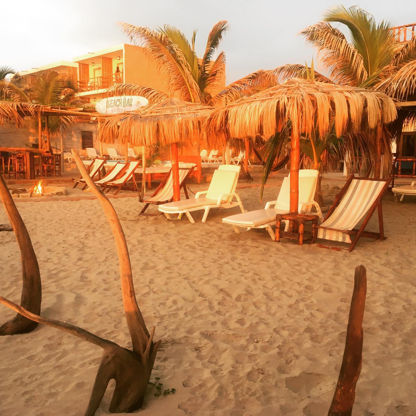 HOSPEDAJE BLUE OCEAN CON PISCINA Y RESTAURANTE VISTA AL MAR EN MANCORA