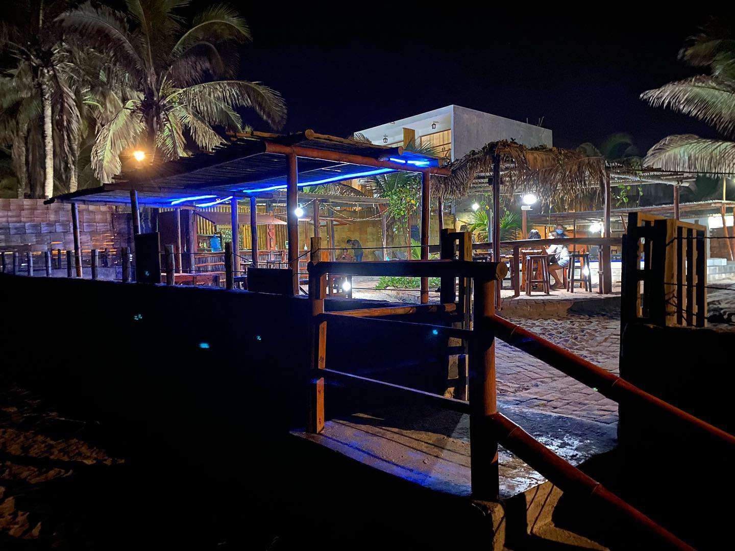 HOSPEDAJE BLUE OCEAN CON PISCINA Y RESTAURANTE VISTA AL MAR EN MANCORA