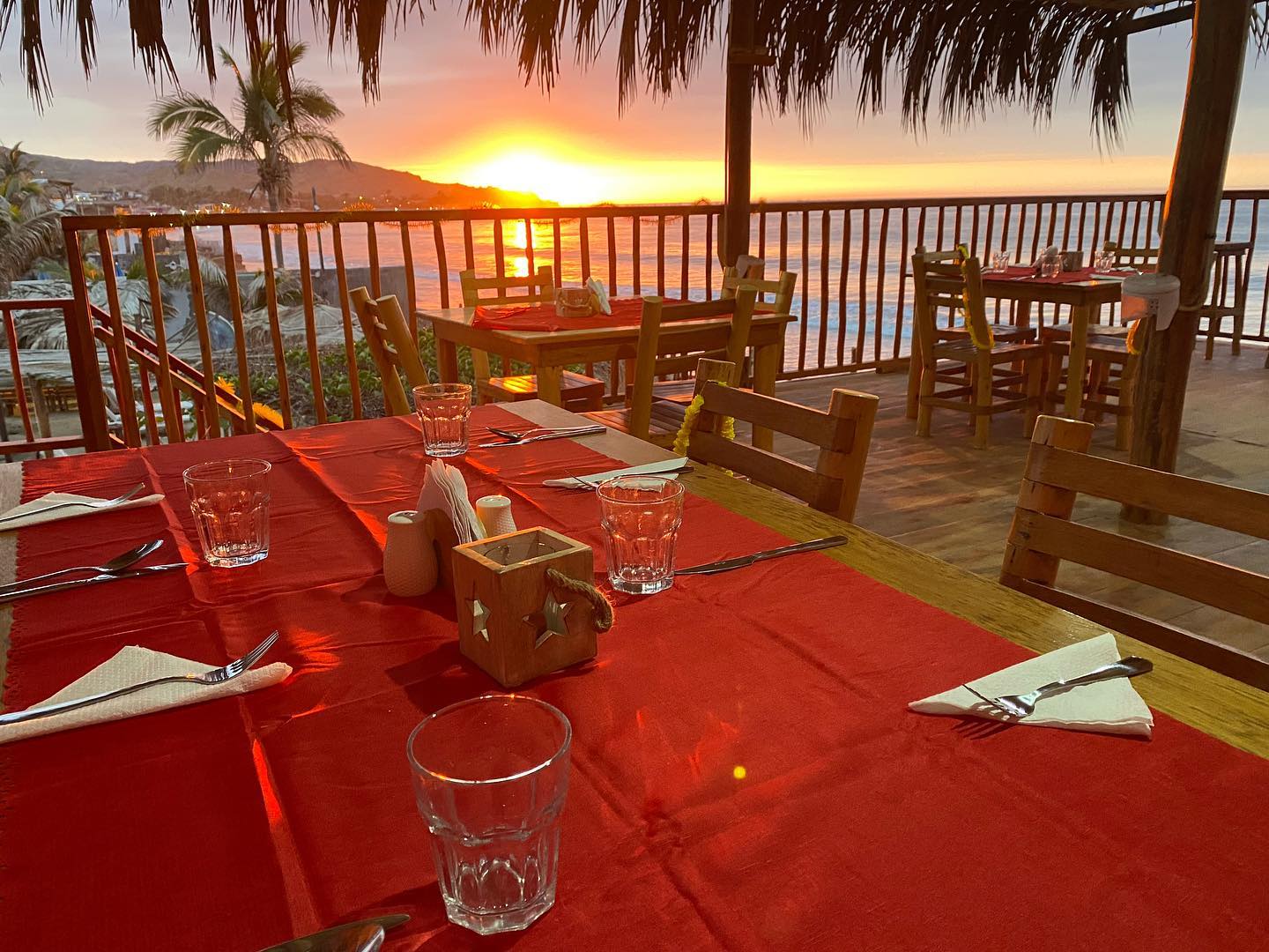 HOSPEDAJE BLUE OCEAN CON PISCINA Y RESTAURANTE VISTA AL MAR EN MANCORA