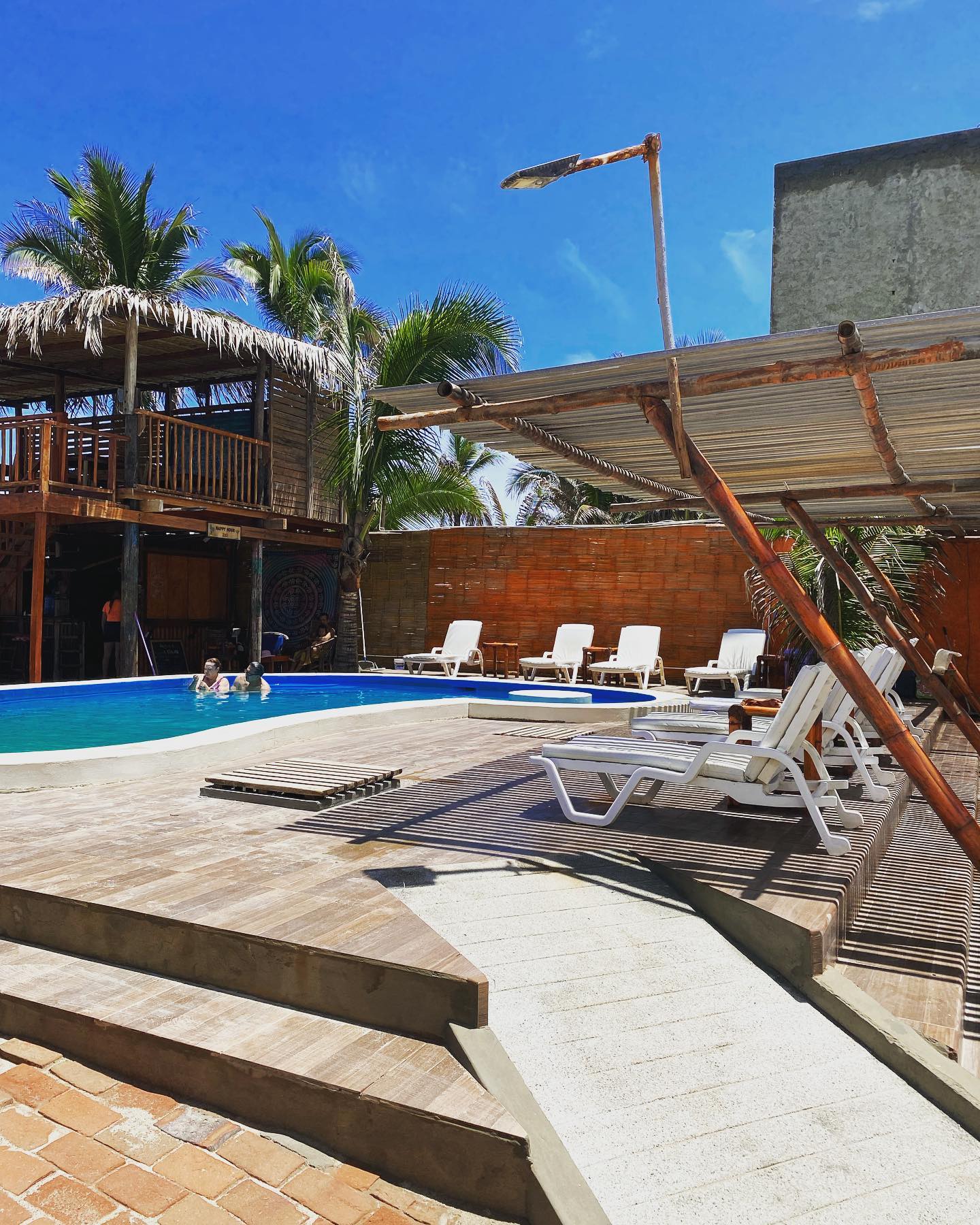 HOSPEDAJE BLUE OCEAN CON PISCINA Y RESTAURANTE VISTA AL MAR EN MANCORA