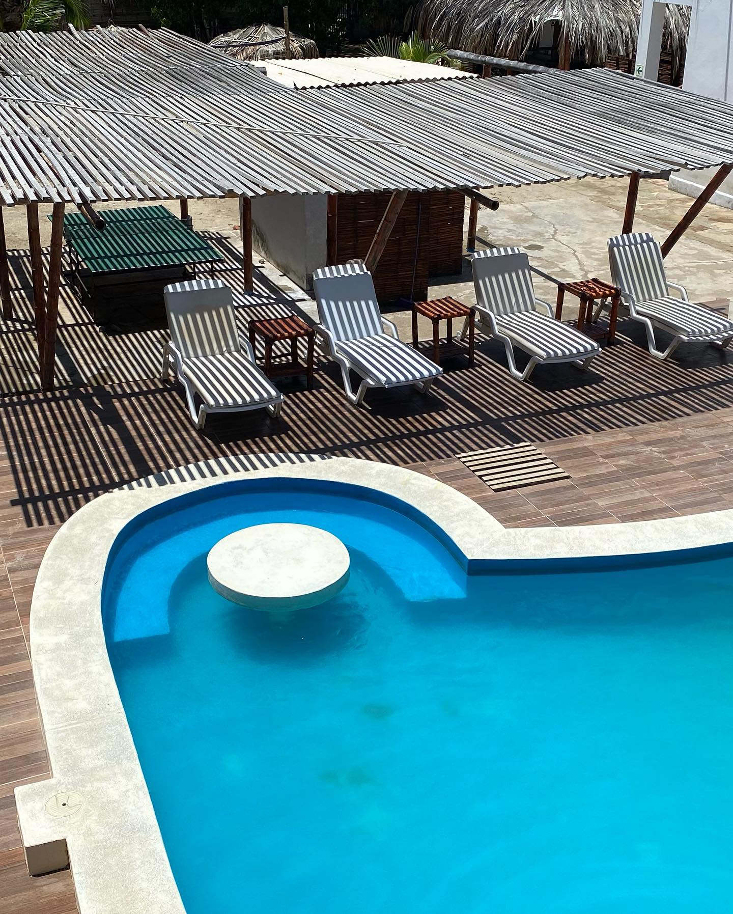 HOSPEDAJE BLUE OCEAN CON PISCINA Y RESTAURANTE VISTA AL MAR EN MANCORA