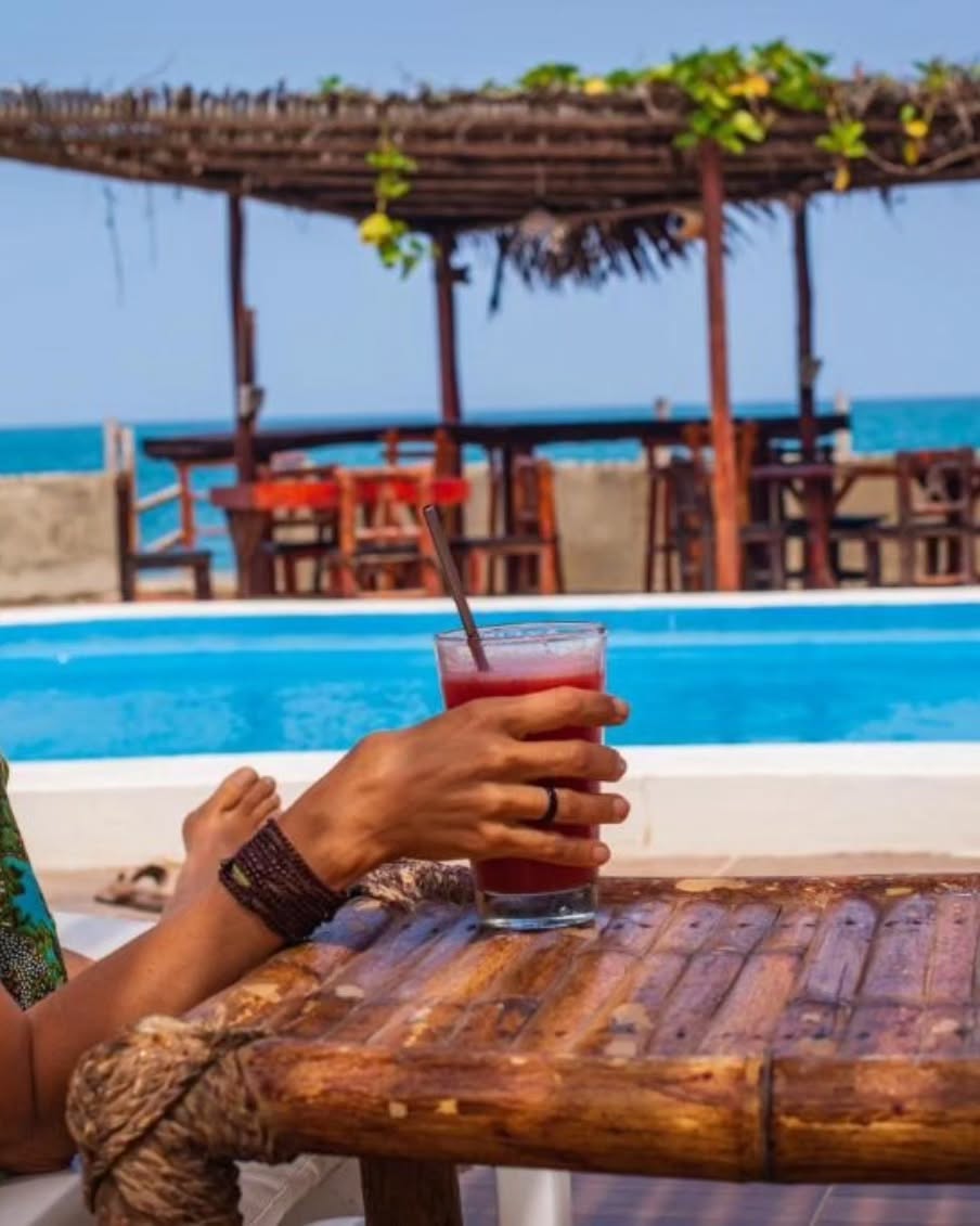 HOSPEDAJE BLUE OCEAN CON PISCINA Y RESTAURANTE VISTA AL MAR EN MANCORA