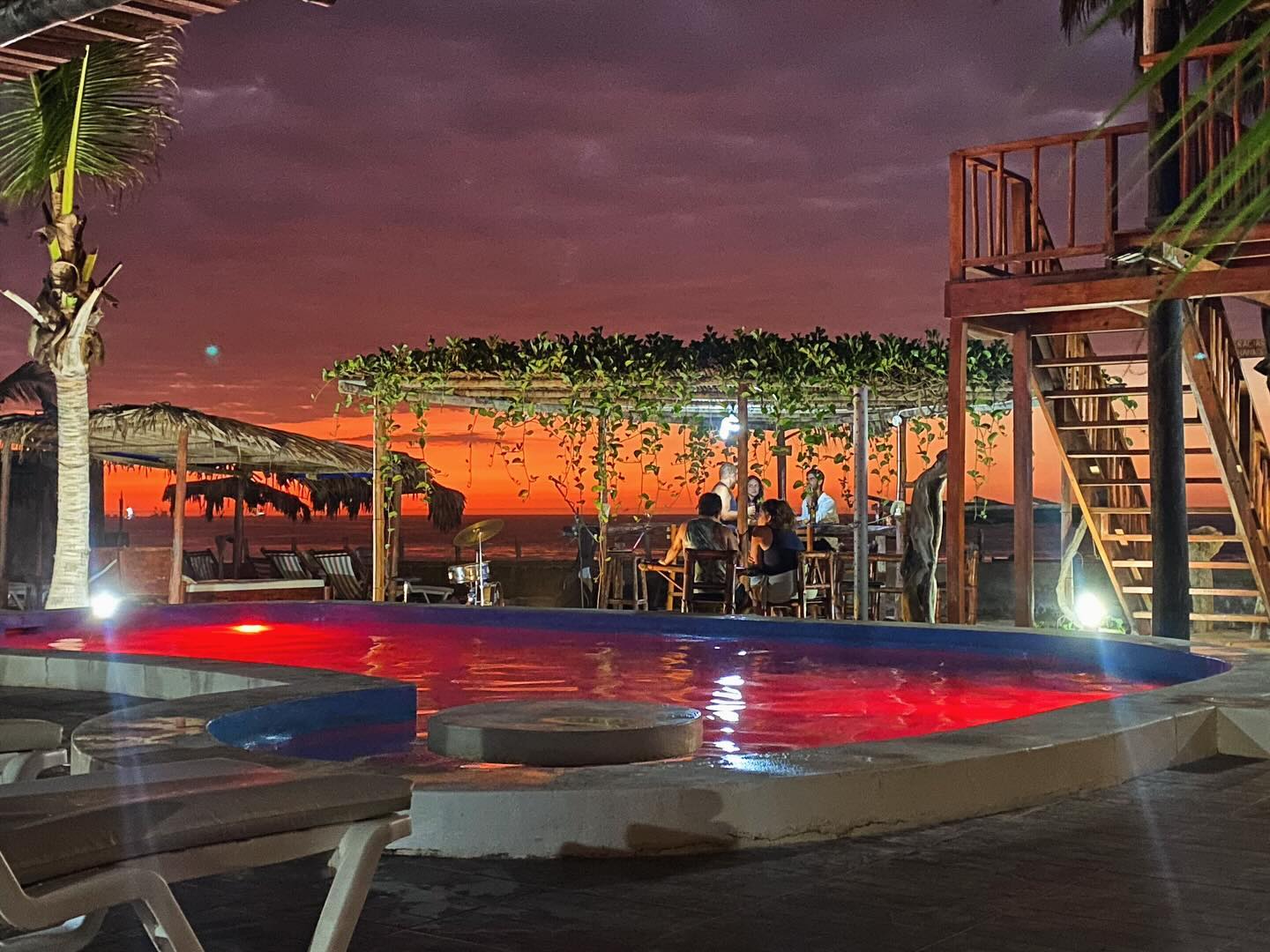 HOSPEDAJE BLUE OCEAN CON PISCINA Y RESTAURANTE VISTA AL MAR EN MANCORA