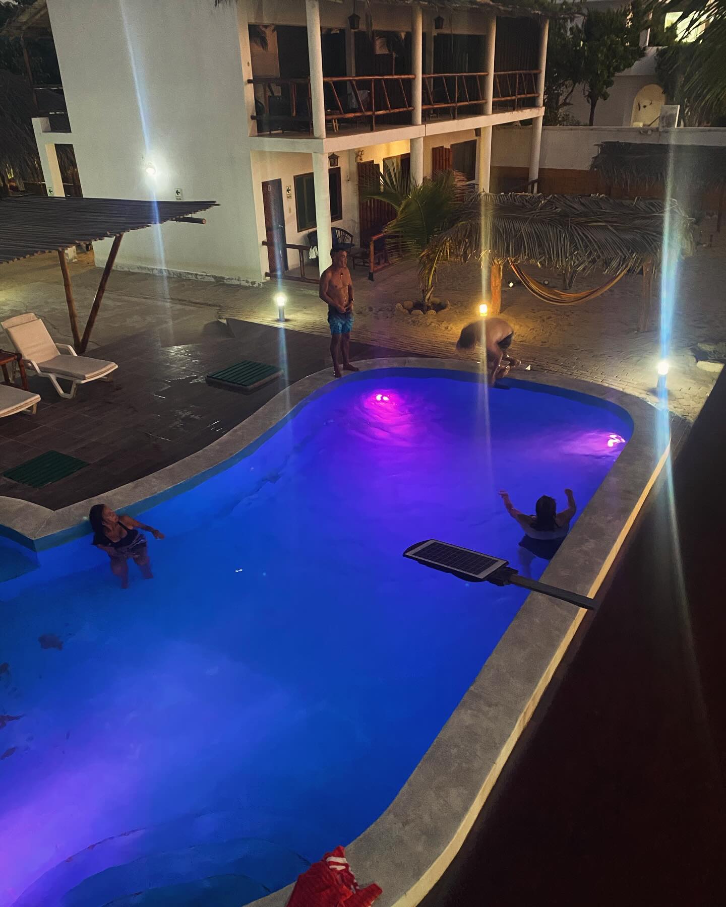 HOSPEDAJE BLUE OCEAN CON PISCINA Y RESTAURANTE VISTA AL MAR EN MANCORA