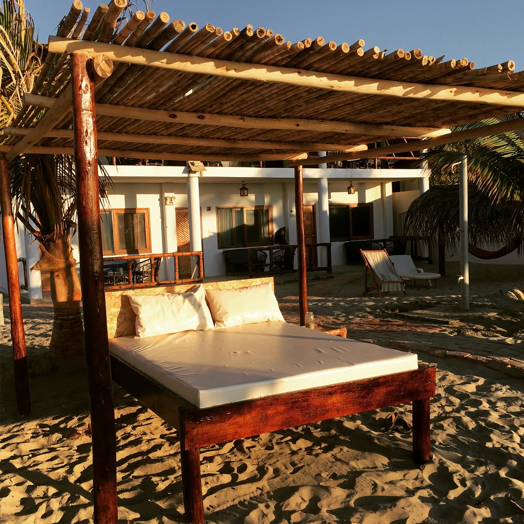 HOSPEDAJE BLUE OCEAN CON PISCINA Y RESTAURANTE VISTA AL MAR EN MANCORA