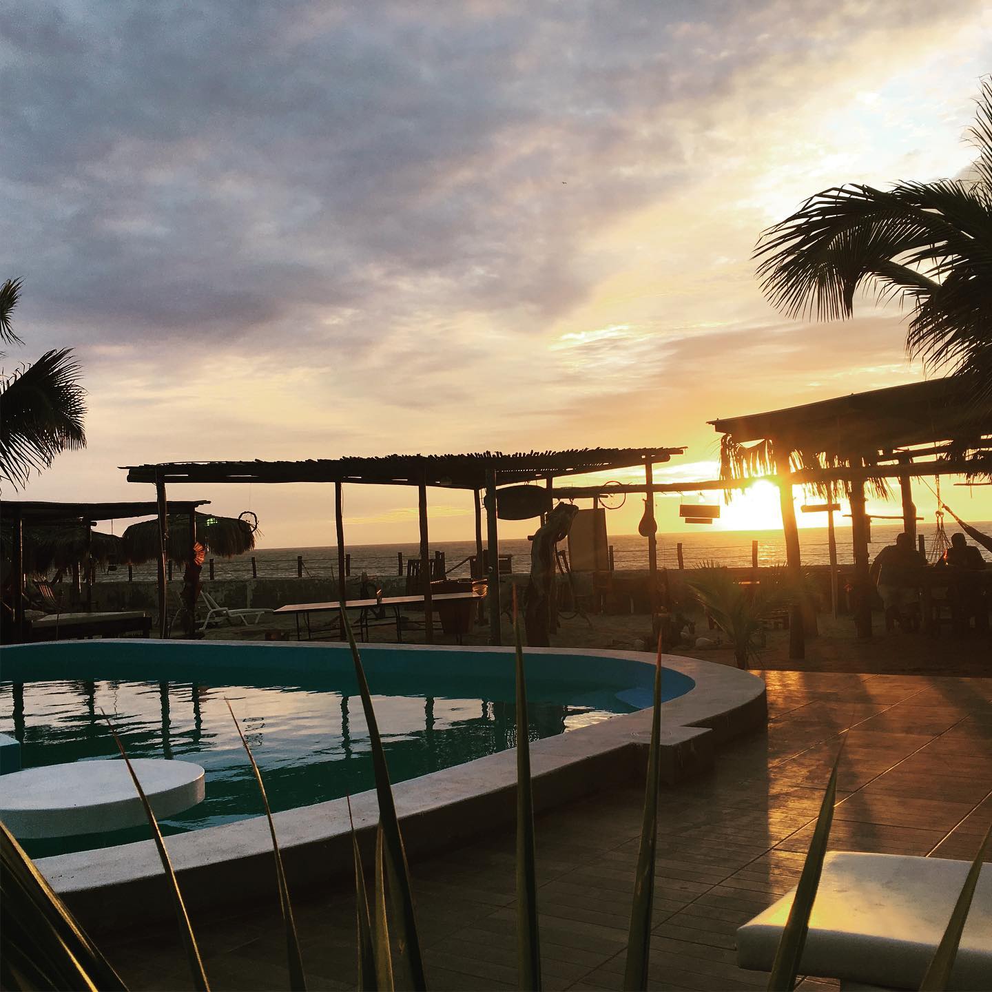 HOSPEDAJE BLUE OCEAN CON PISCINA Y RESTAURANTE VISTA AL MAR EN MANCORA
