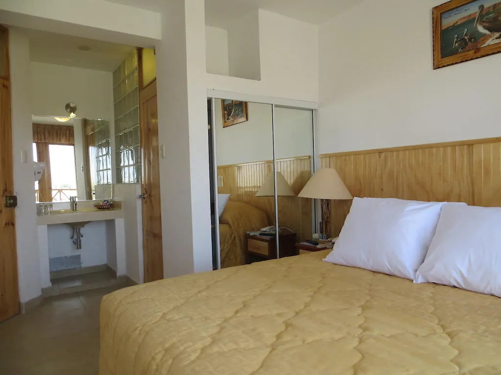 HOTEL LOS FLAMENCOS PARACAS PERÚ