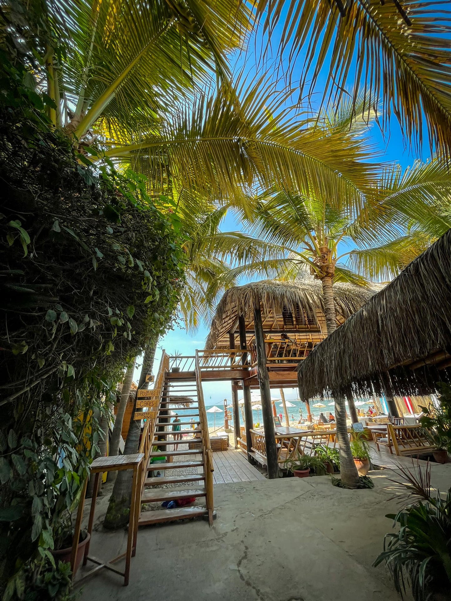 HOTEL DE PLAYA DEL WAWA CON RESTAURANTE VISTA AL MAR EN MANCORA
