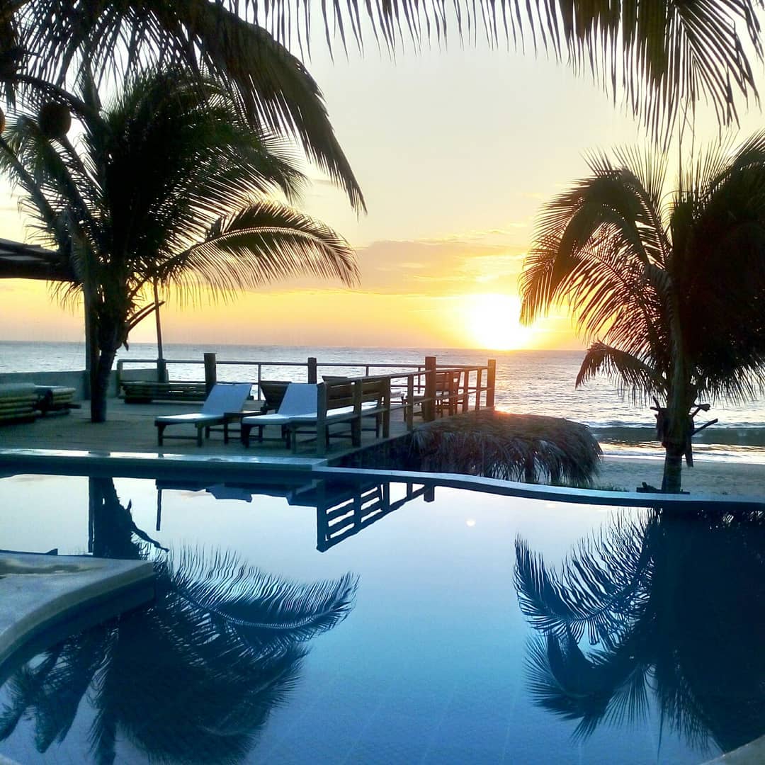 HOTEL PLAYA PALMERAS CON PISCINA Y RESTAURANTE VISTA AL MAR EN VICHAYITO