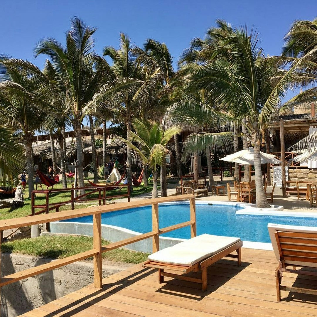 HOTEL PLAYA PALMERAS CON PISCINA Y RESTAURANTE VISTA AL MAR EN VICHAYITO