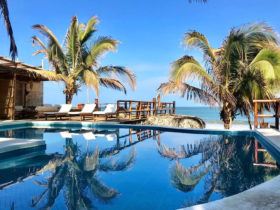 HOTEL PLAYA PALMERAS CON PISCINA Y RESTAURANTE VISTA AL MAR EN VICHAYITO