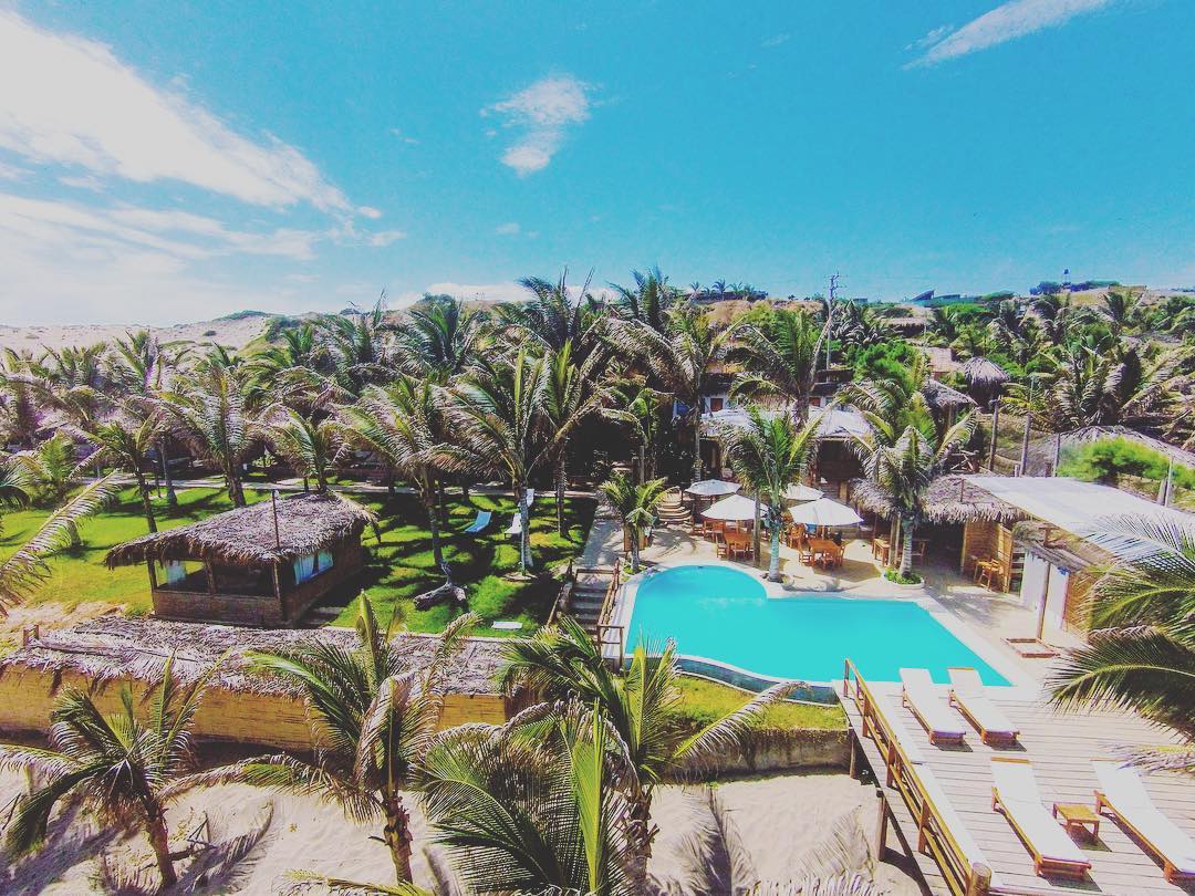 HOTEL PLAYA PALMERAS CON PISCINA Y RESTAURANTE VISTA AL MAR EN VICHAYITO
