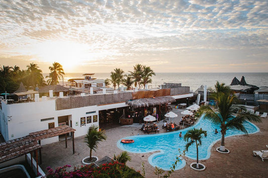 HOTEL DE PLAYA LOKI DEL MAR CON PISCINA Y SALIDA DIRECTA AL MAR MANCORA