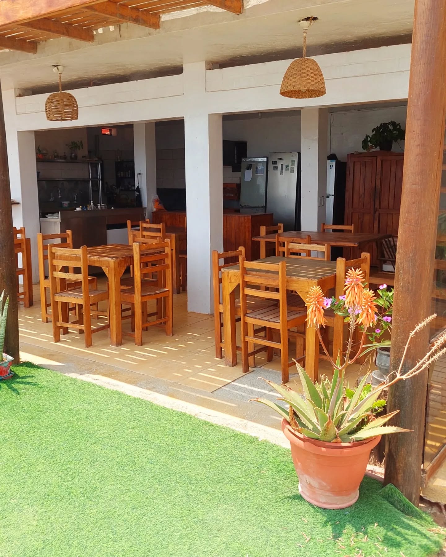 HOSPEDAJE MANCORAL CON PISCINA EN LAS POCITAS