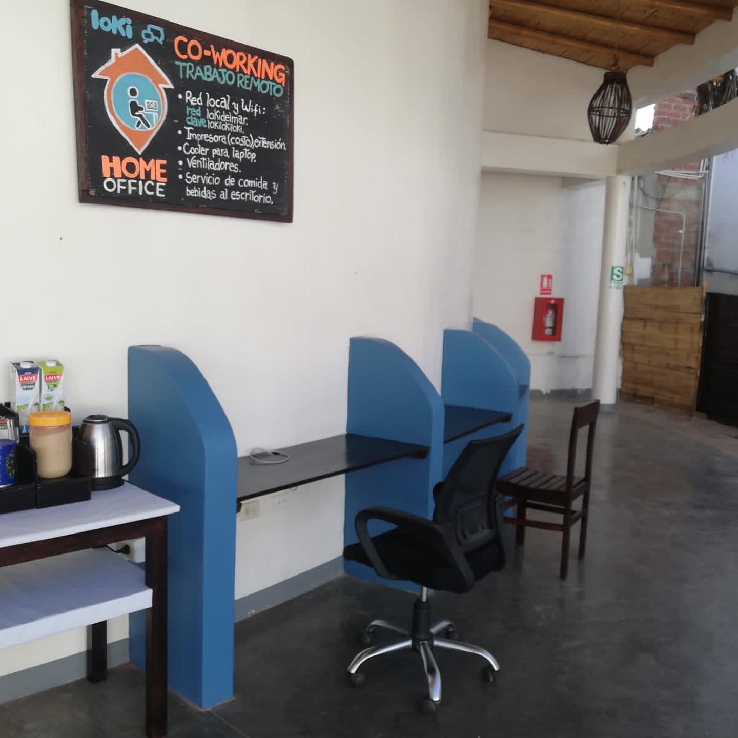 洛基德爾馬海灘飯店,設有游泳池,可直接通往曼科拉海