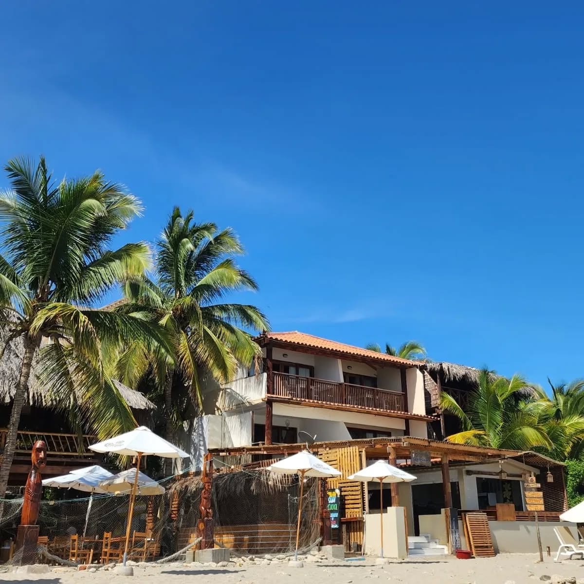 HOTEL DE PLAYA DON GIOVANNI CON PISCINA Y RESTAURANTE EN MÁNCORA