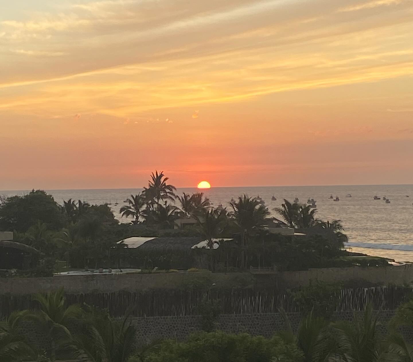 DON GIOVANNI BEACH HOTEL WITH POOL AND RESTAURANT IN MÁNCORA