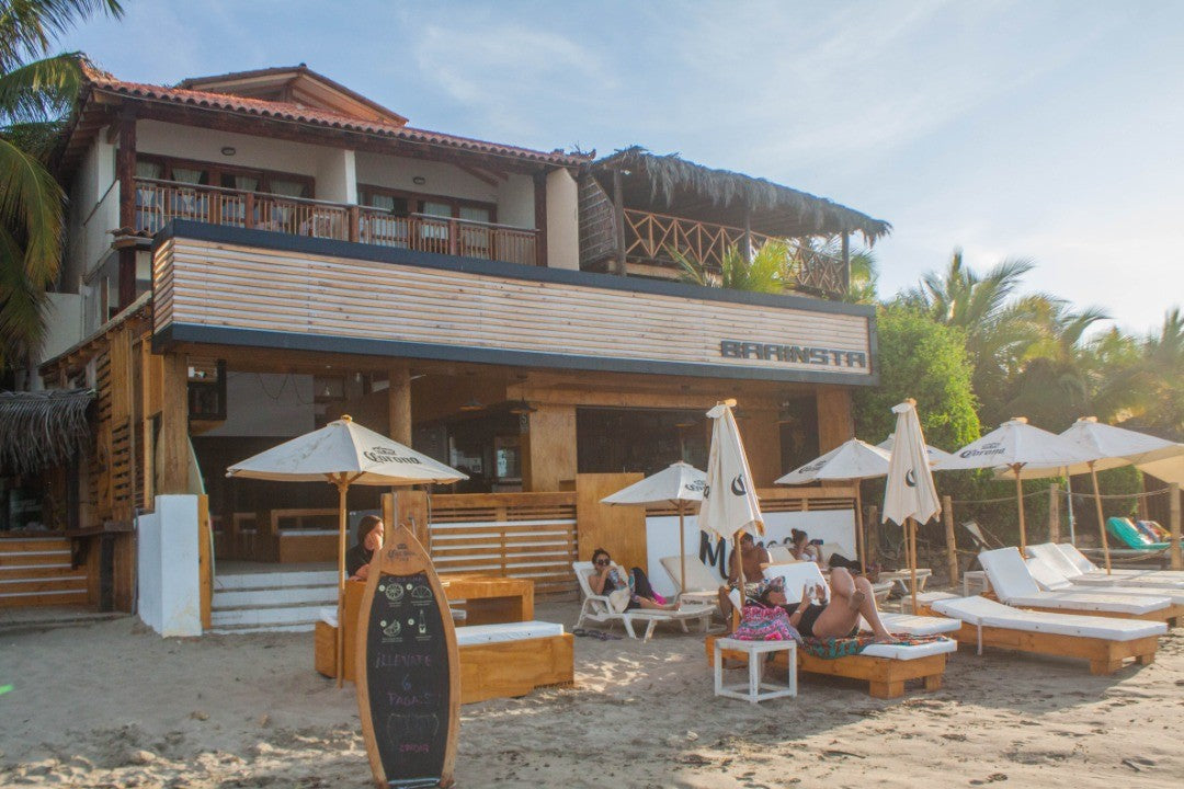 HOTEL DE PLAYA DON GIOVANNI CON PISCINA Y RESTAURANTE EN MÁNCORA