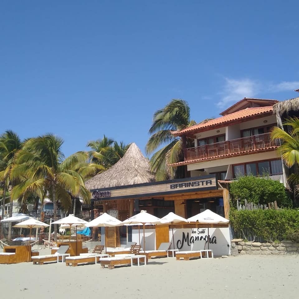 HOTEL DE PLAYA DON GIOVANNI CON PISCINA Y RESTAURANTE EN MÁNCORA