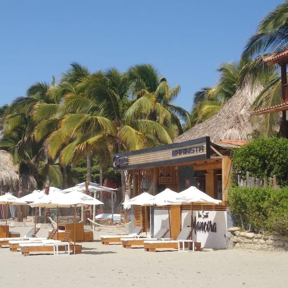HOTEL DE PLAYA DON GIOVANNI CON PISCINA Y RESTAURANTE EN MÁNCORA
