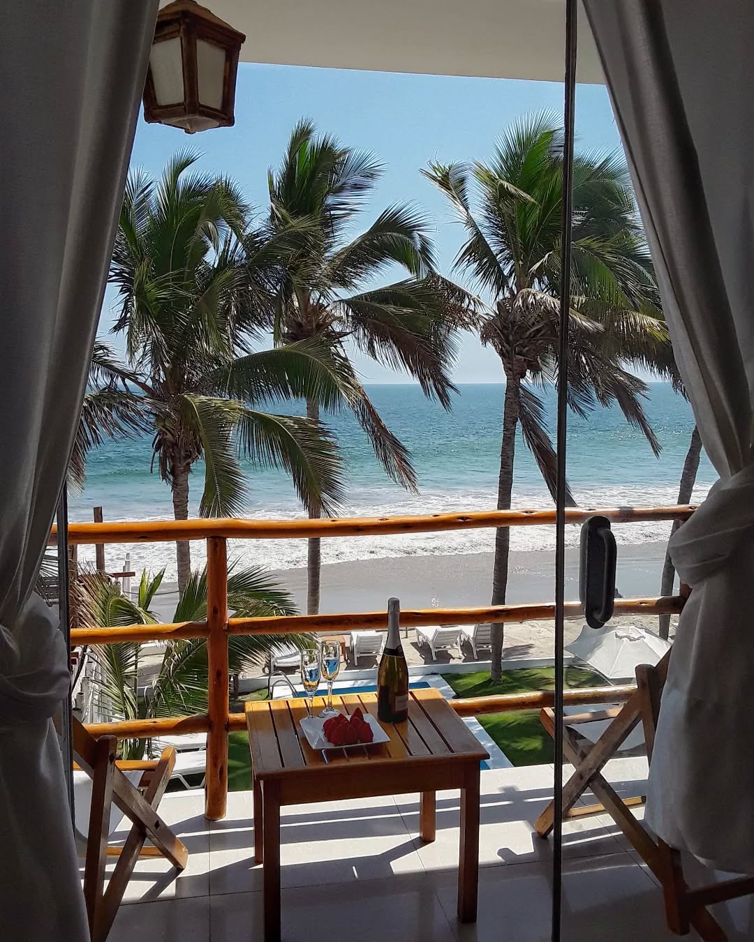 MANCORA BAY BEACH HOTEL WITH POOL AND RESTAURANT