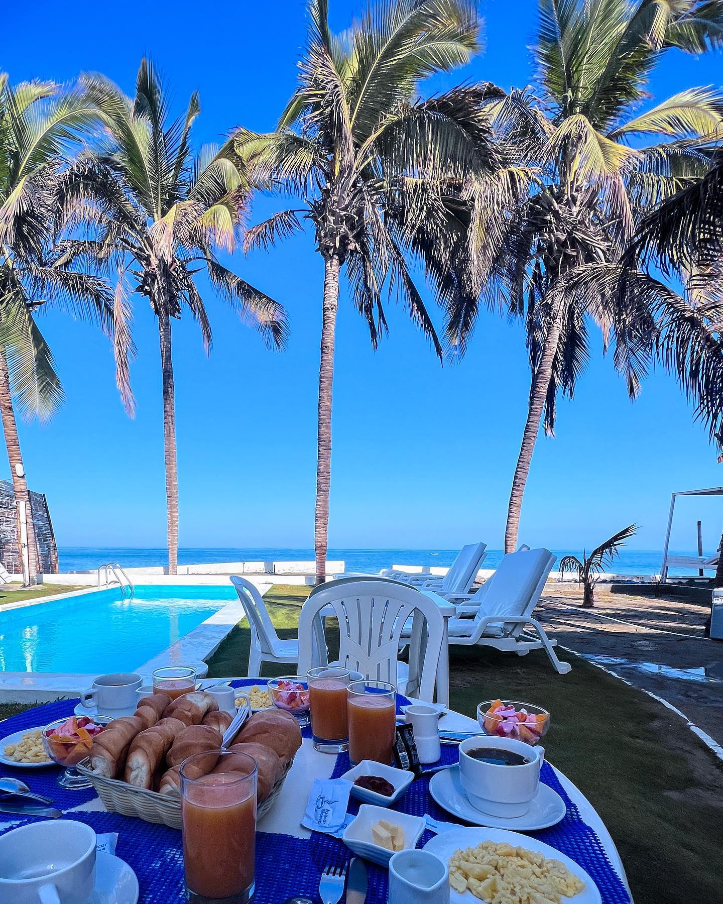 MANCORA BAY BEACH HOTEL WITH POOL AND RESTAURANT