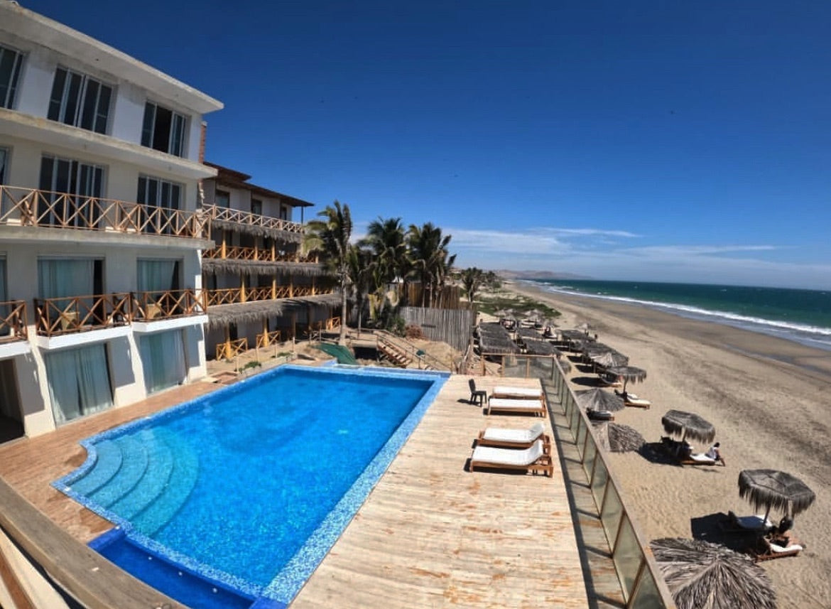 HOTEL DE PLAYA COSTA BLANCA CON PISCINA Y RESTAURANTE EN VICHAYITO