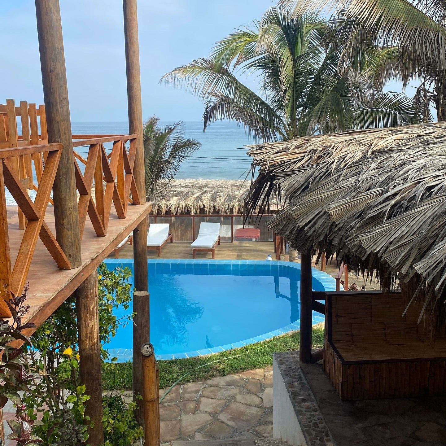HOTEL DE PLAYA COSTA BLANCA CON PISCINA Y RESTAURANTE EN VICHAYITO