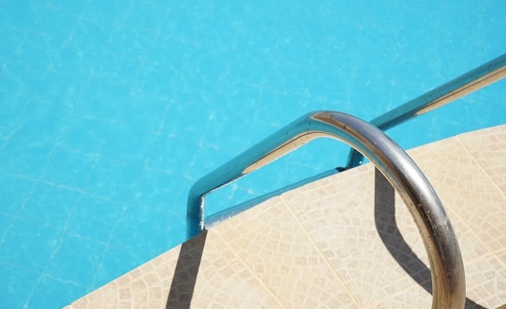 HOTEL DE PLAYA COSTA BLANCA CON PISCINA Y RESTAURANTE EN VICHAYITO