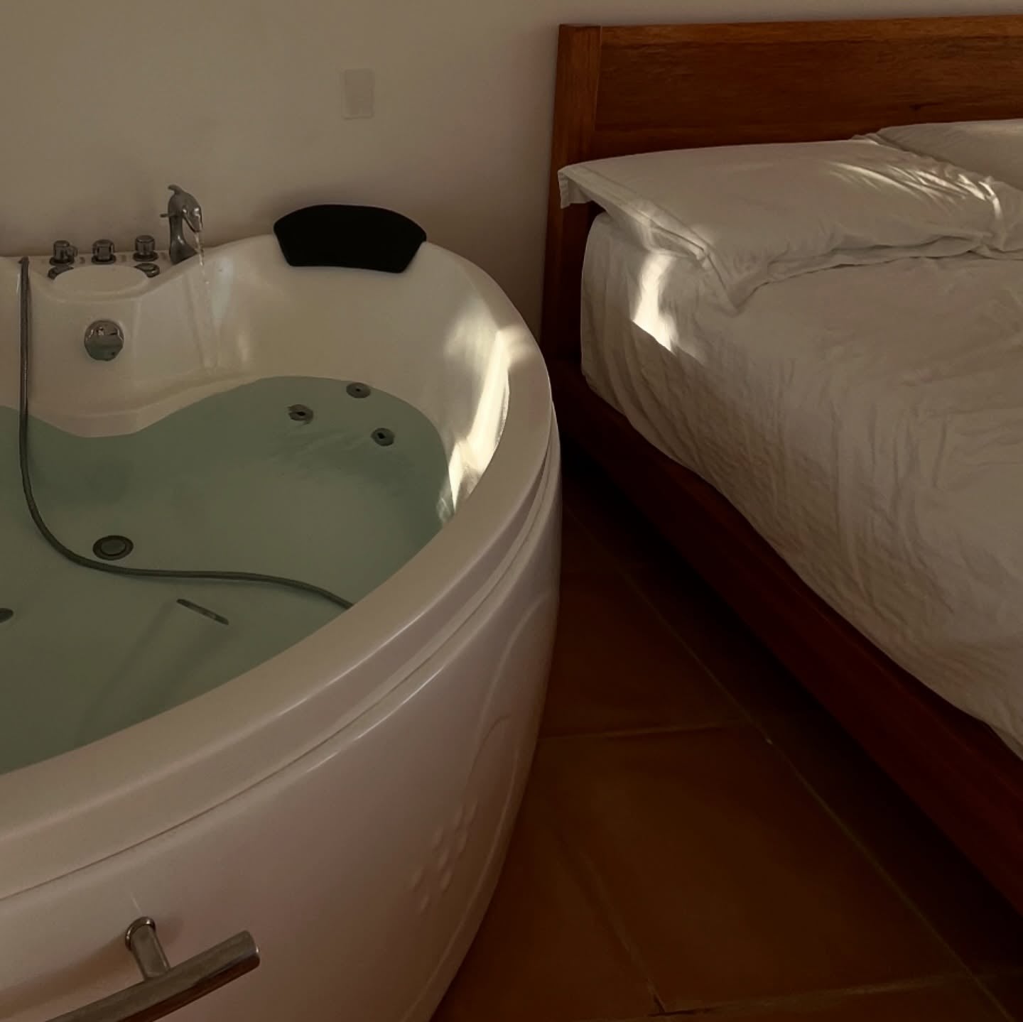 HOTEL DE PLAYA COSTA BLANCA CON PISCINA Y RESTAURANTE EN VICHAYITO