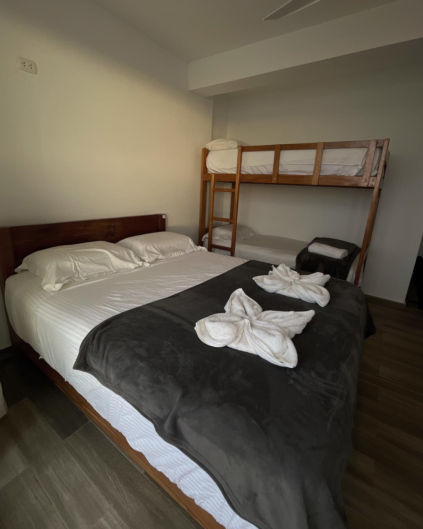 HOTEL DE PLAYA COSTA BLANCA CON PISCINA Y RESTAURANTE EN VICHAYITO