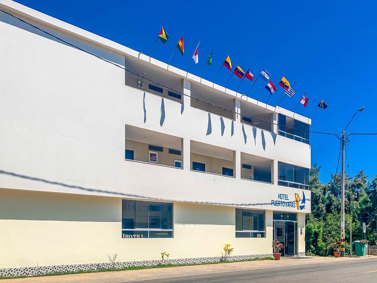 HOTEL PUERTO VARAS CANOAS DE PUNTA SAL - TUMBES