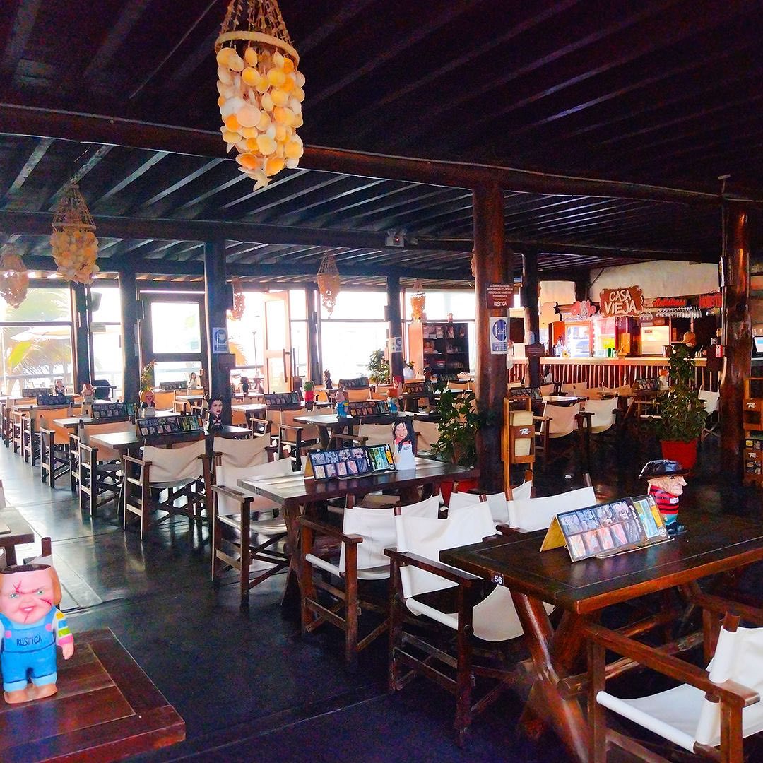維查伊托鄉村度假酒店設有海濱泳池和餐廳