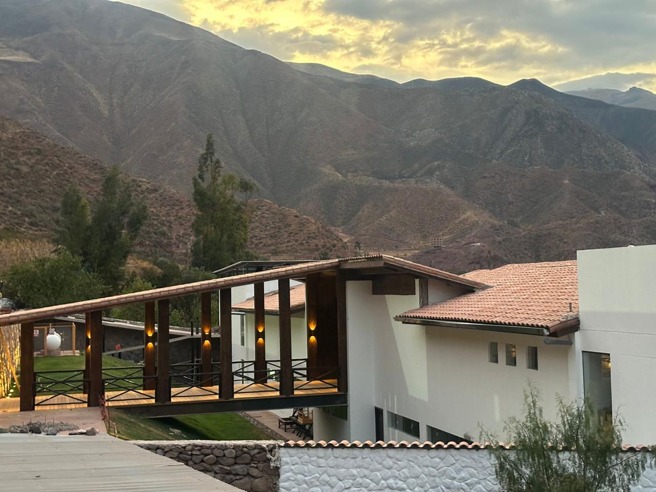 HOTEL RESORT RUSTICA CUSCO URUBAMBA CON PISCINA Y RESTAURANTE