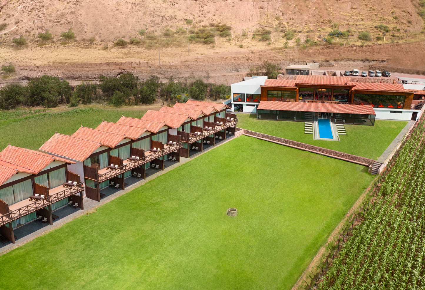 HOTEL RESORT RUSTICA CUSCO URUBAMBA CON PISCINA Y RESTAURANTE