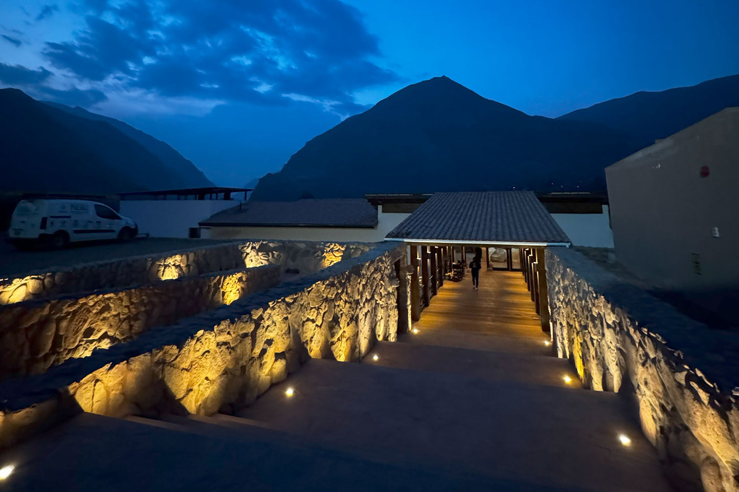 HOTEL RESORT RUSTICA CUSCO URUBAMBA CON PISCINA Y RESTAURANTE