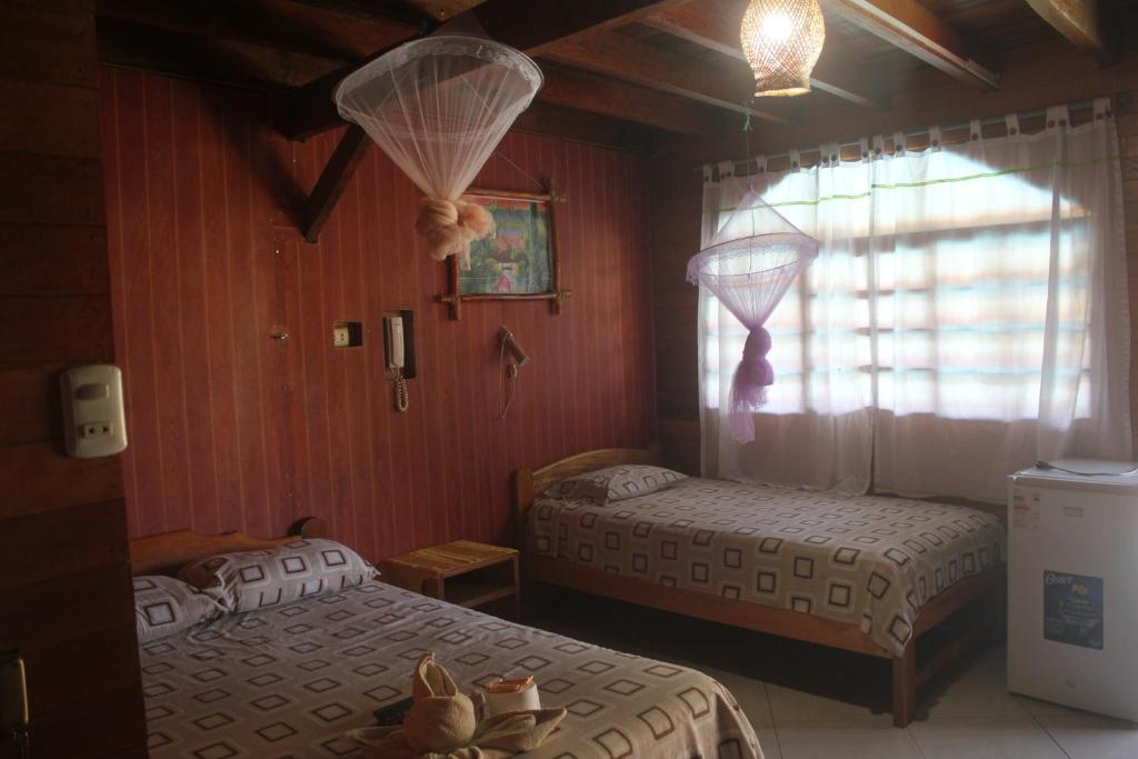 ALBERGUE MADERA LABRADA