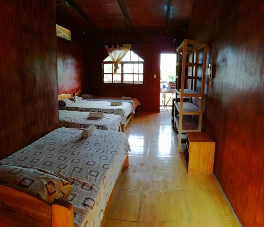 ALBERGUE MADERA LABRADA