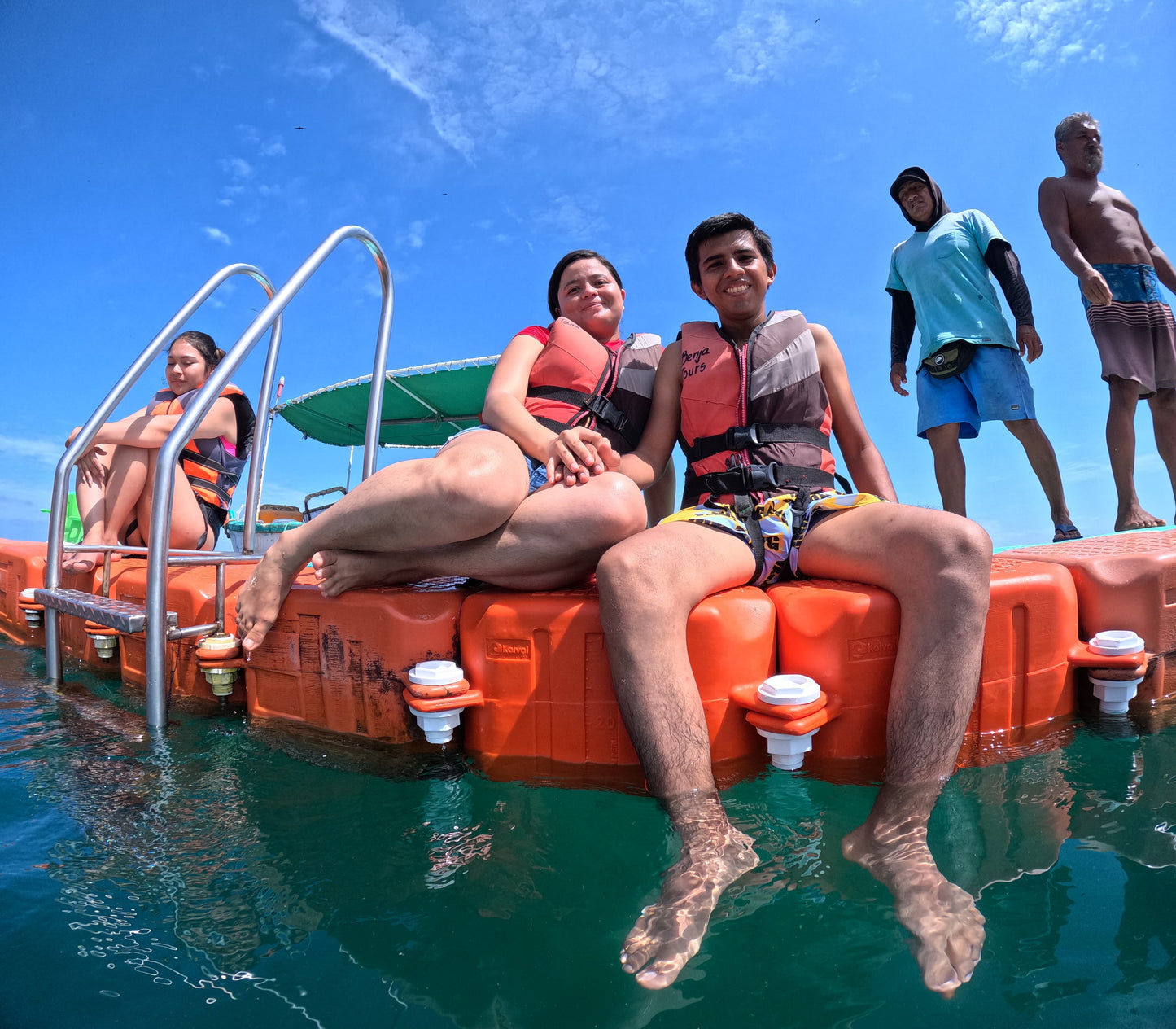 SWIMMING WITH TURTLES WITH TRANSFER ON A BANANA