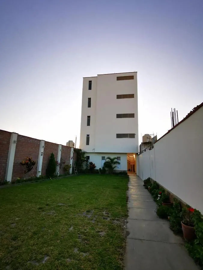 APART HOTEL PELICANOS PARACAS