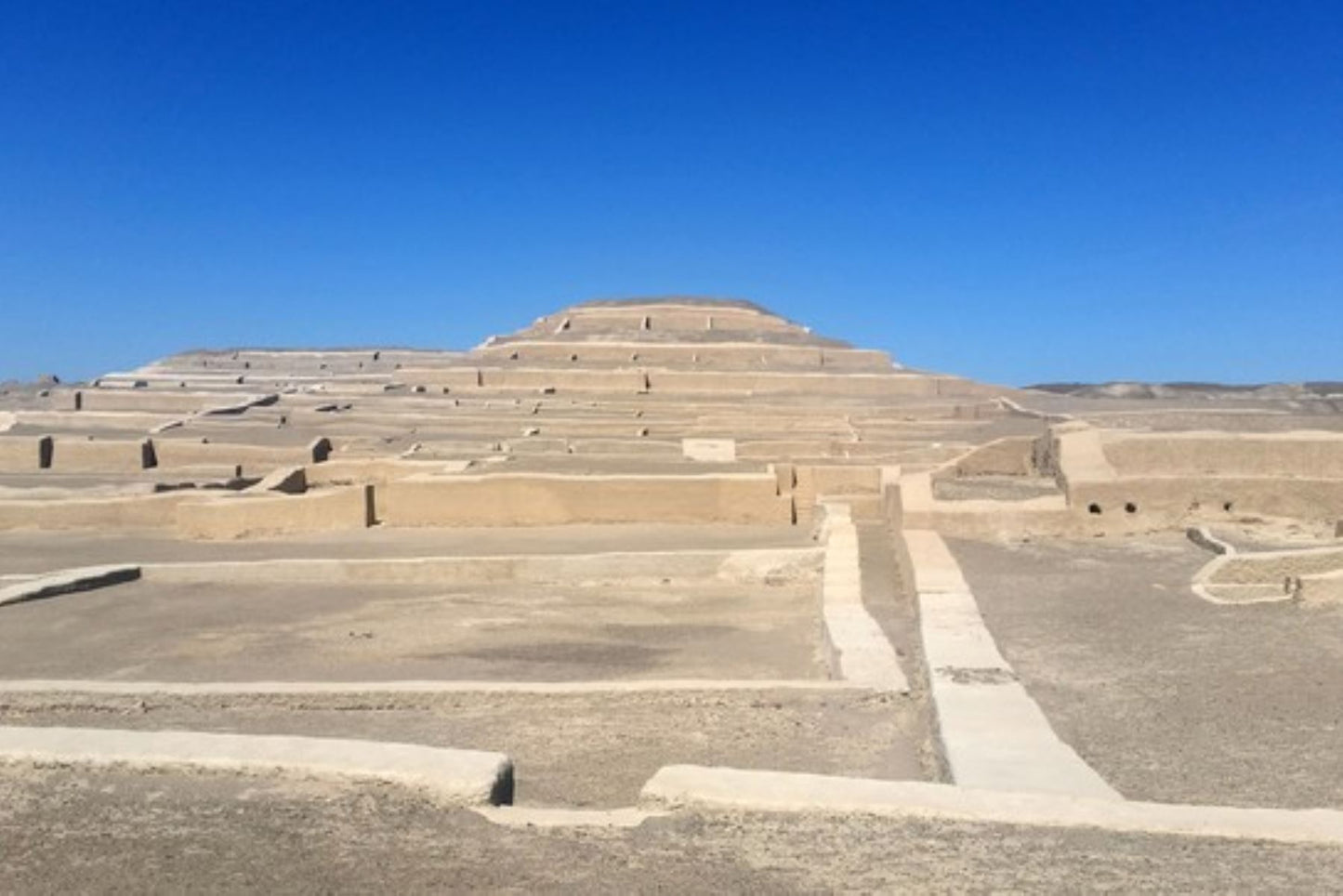 TOUR CENTRO CEREMONIAL CAHUACHI ICA