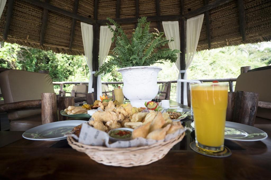 RUSTICA SAUCE LAGUNA AZUL HOTEL RESORT WITH POOL AND RESTAURANT
