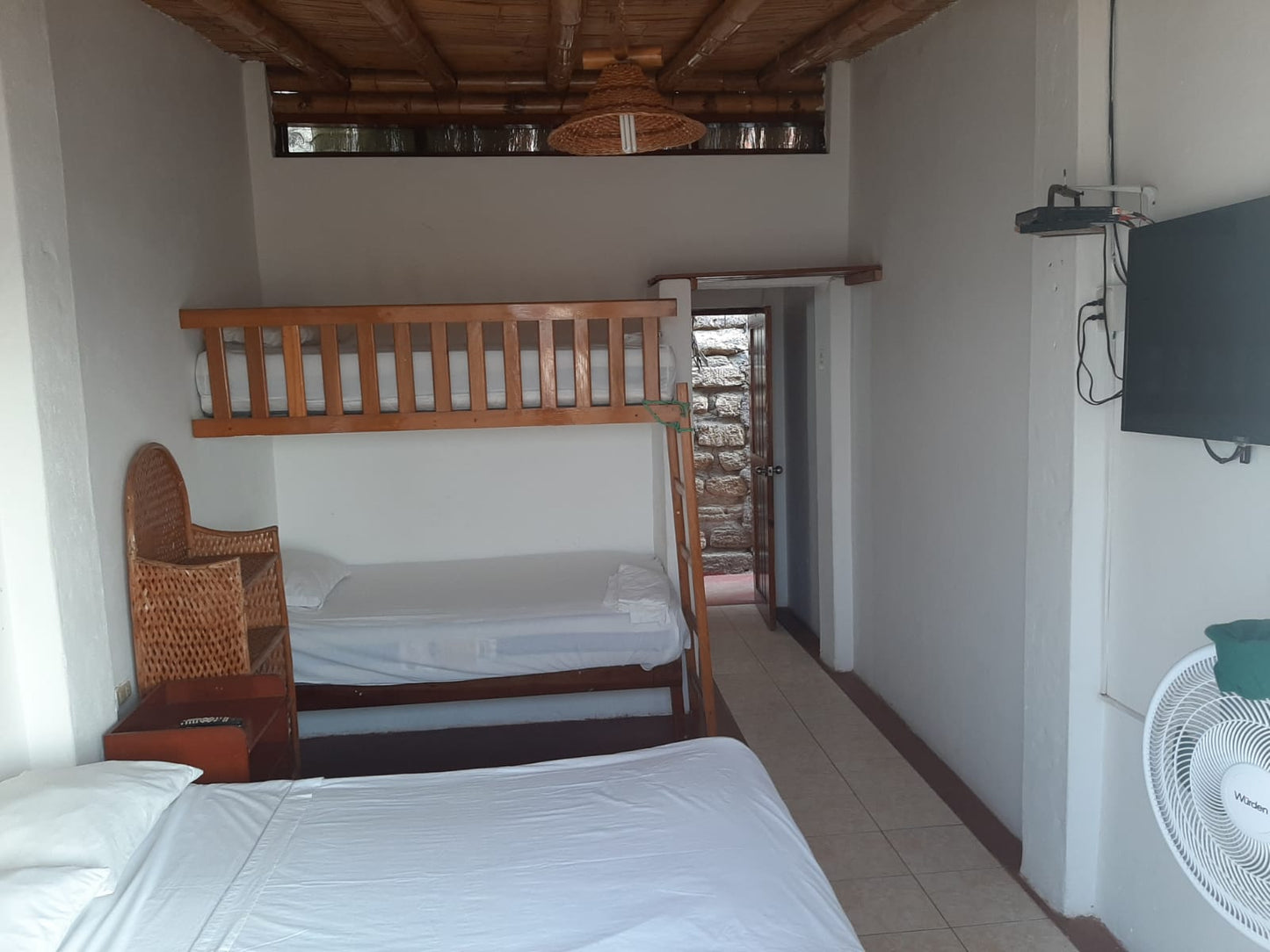 HOSPEDAJE MANCORAL CON PISCINA EN LAS POCITAS