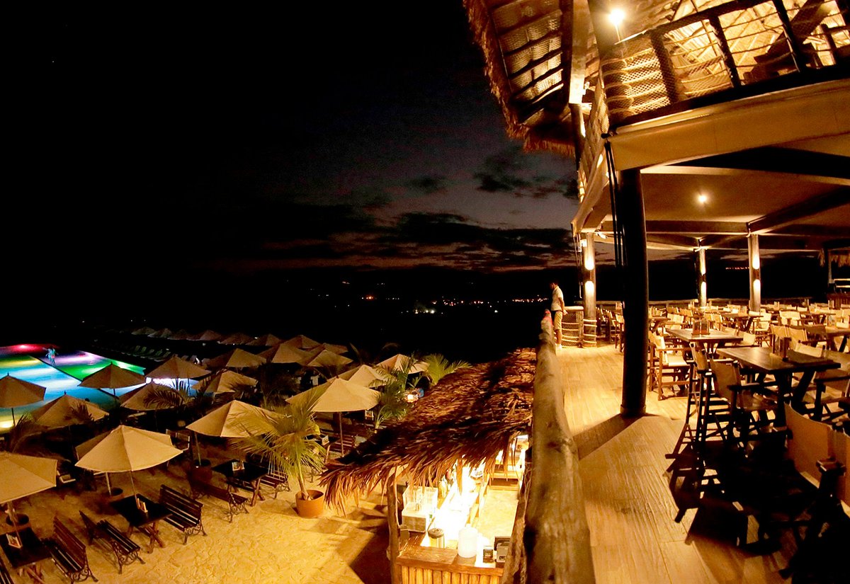 RUSTICA TARAPOTO 度假酒店設有泳池和 Mirador 餐廳
